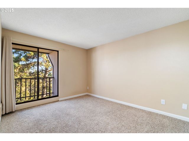 45 EAGLE CREST Dr 501, Lake Oswego, OR 97035