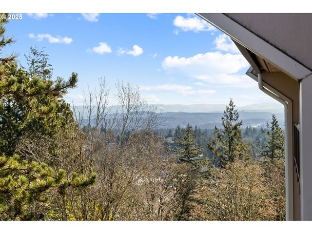 45 EAGLE CREST Dr 501, Lake Oswego, OR 97035