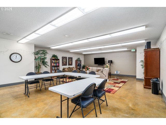 45 EAGLE CREST Dr 501, Lake Oswego, OR 97035