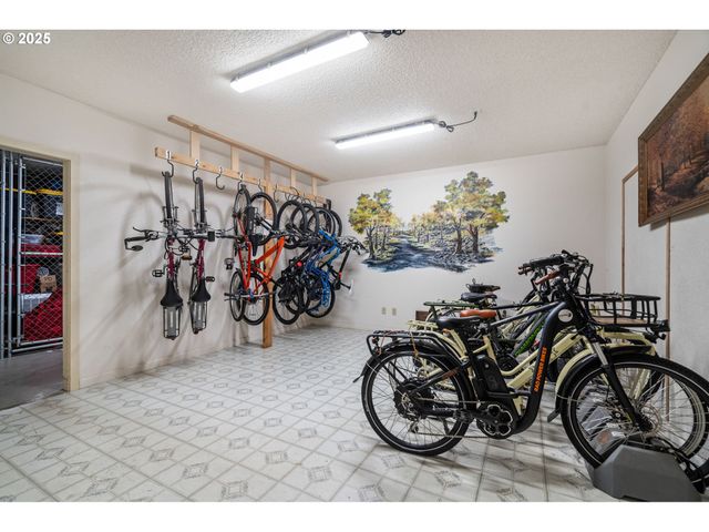 45 EAGLE CREST Dr 501, Lake Oswego, OR 97035