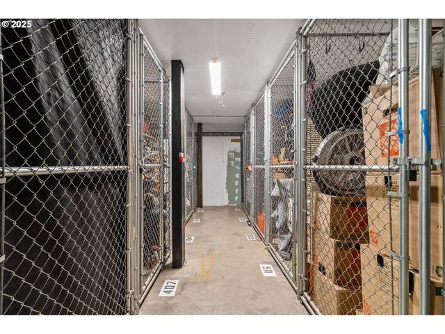 45 EAGLE CREST Dr 501, Lake Oswego, OR 97035