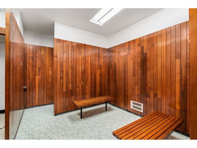 45 EAGLE CREST Dr 501, Lake Oswego, OR 97035