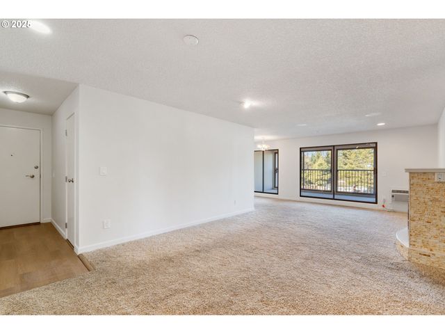 45 EAGLE CREST Dr 501, Lake Oswego, OR 97035