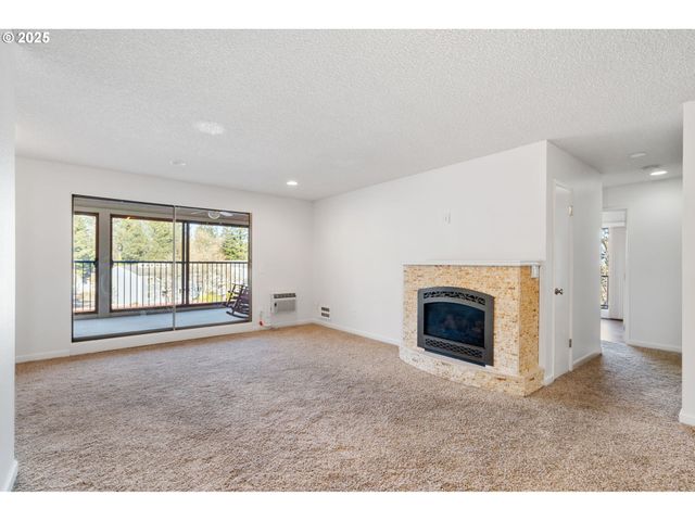 45 EAGLE CREST Dr 501, Lake Oswego, OR 97035