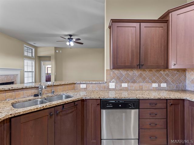 8848 Pemberton Park, Montgomery, AL 36117