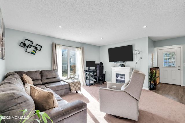 310 Larkspur Lane, Jackson, NJ 08527