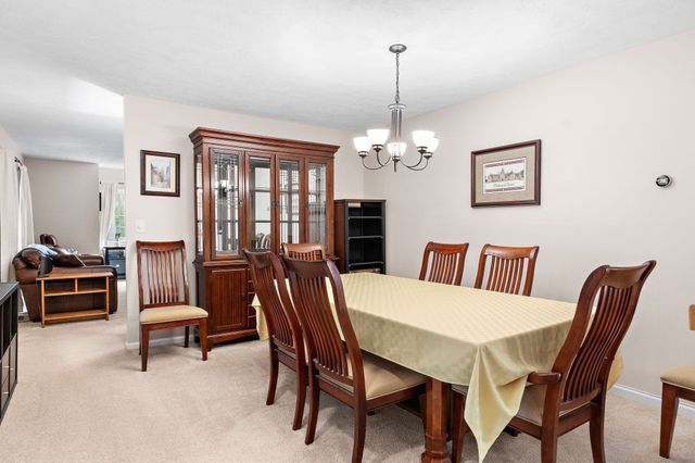 12 Country Club Ln D, Milford, MA 01757