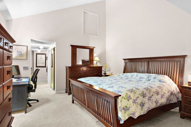 12 Country Club Ln D, Milford, MA 01757