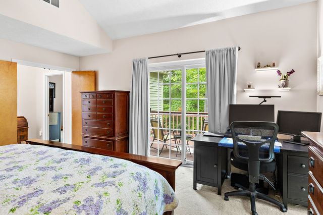 12 Country Club Ln D, Milford, MA 01757