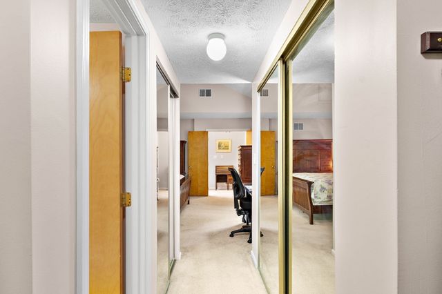 12 Country Club Ln D, Milford, MA 01757