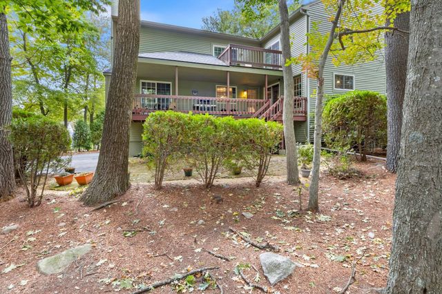 12 Country Club Ln D, Milford, MA 01757