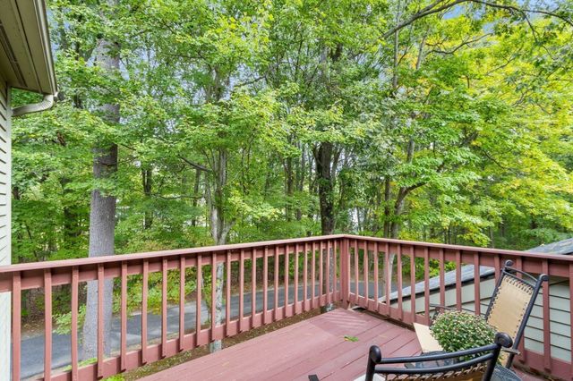 12 Country Club Ln D, Milford, MA 01757