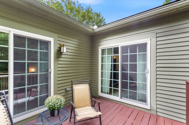 12 Country Club Ln D, Milford, MA 01757