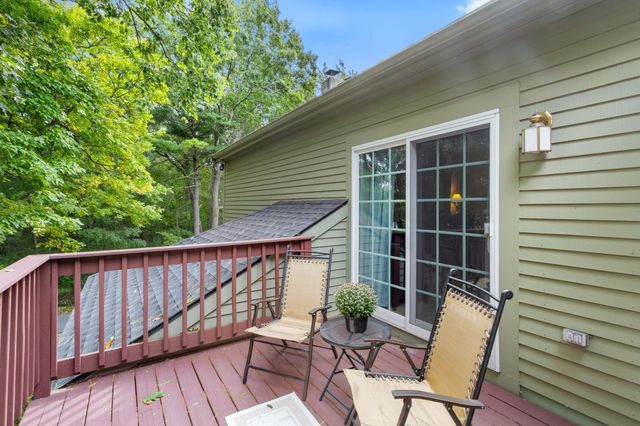 12 Country Club Ln D, Milford, MA 01757