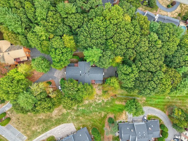 12 Country Club Ln D, Milford, MA 01757