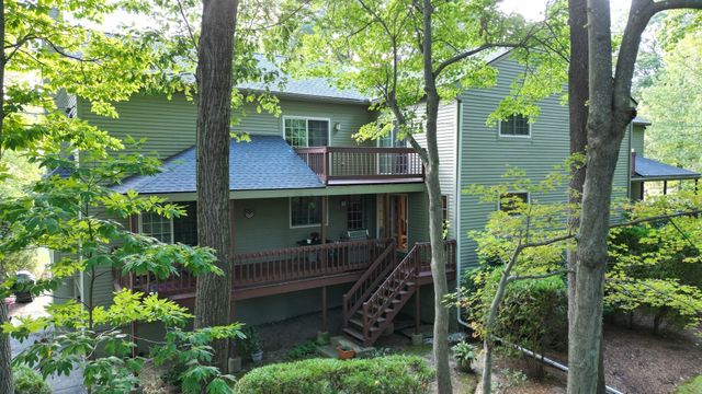 12 Country Club Ln D, Milford, MA 01757