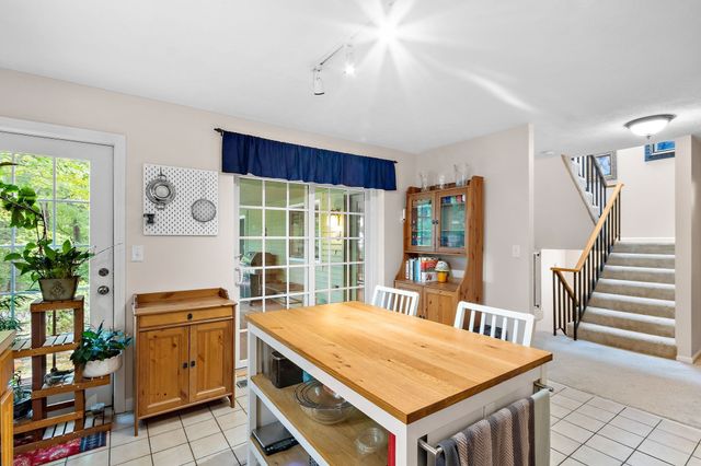 12 Country Club Ln D, Milford, MA 01757
