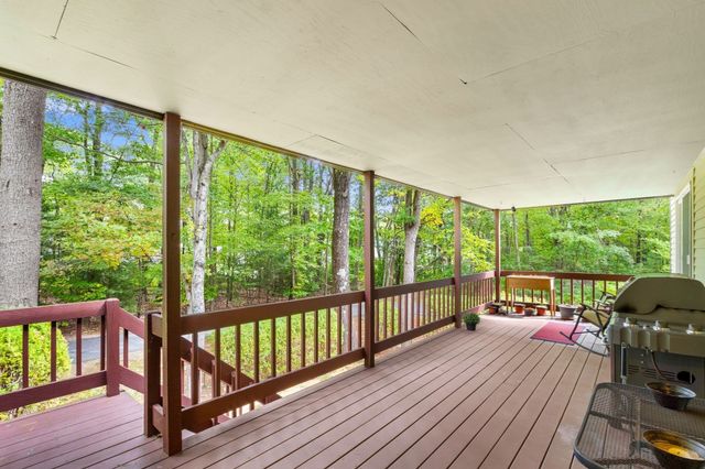 12 Country Club Ln D, Milford, MA 01757