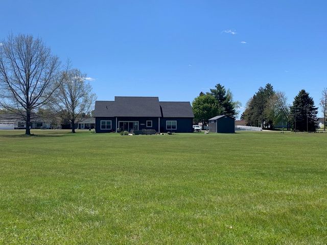 1139 Fairway Drive, Lake Isabella, MI 48893