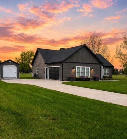 1139 Fairway Drive, Lake Isabella, MI 48893