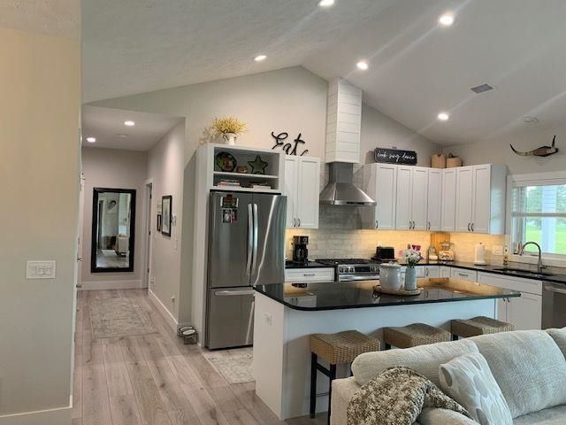1139 Fairway Drive, Lake Isabella, MI 48893