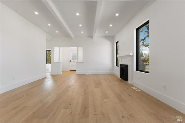 127 Pleasant Ave, Santa Rosa, CA 95403