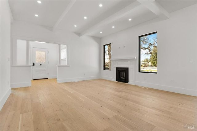 127 Pleasant Ave, Santa Rosa, CA 95403