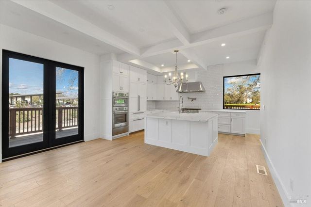 127 Pleasant Ave, Santa Rosa, CA 95403