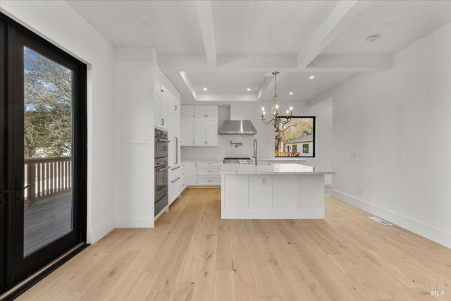 127 Pleasant Ave, Santa Rosa, CA 95403