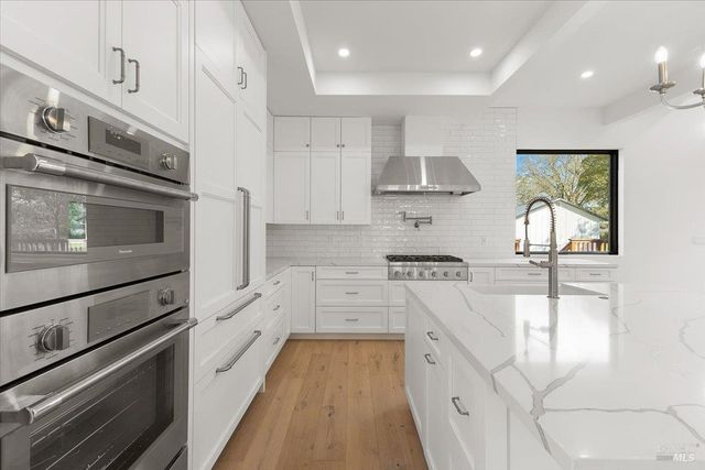 127 Pleasant Ave, Santa Rosa, CA 95403