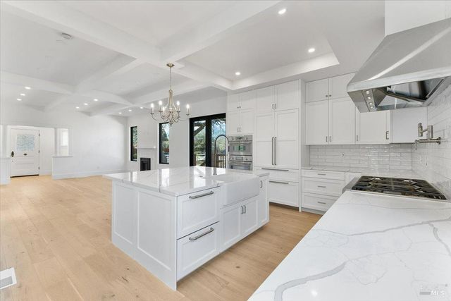 127 Pleasant Ave, Santa Rosa, CA 95403