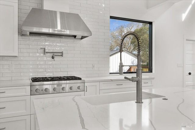 127 Pleasant Ave, Santa Rosa, CA 95403