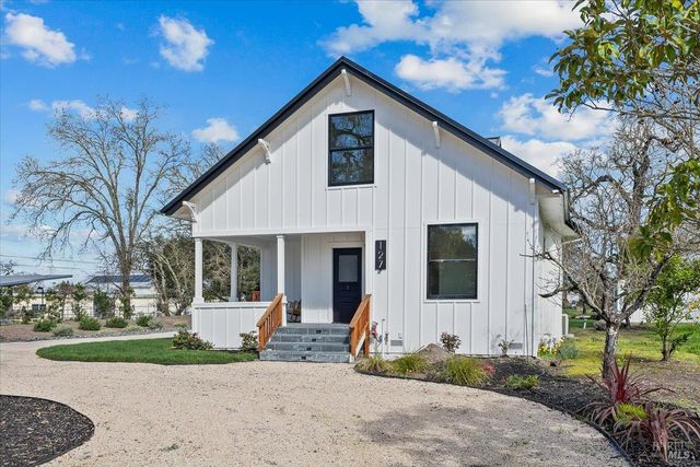 127 Pleasant Ave, Santa Rosa, CA 95403