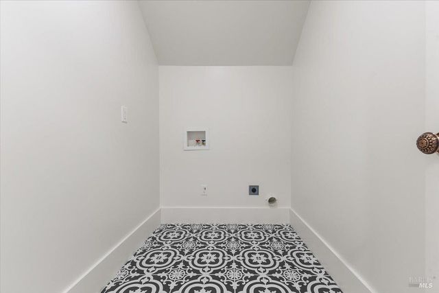 127 Pleasant Ave, Santa Rosa, CA 95403