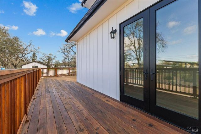 127 Pleasant Ave, Santa Rosa, CA 95403