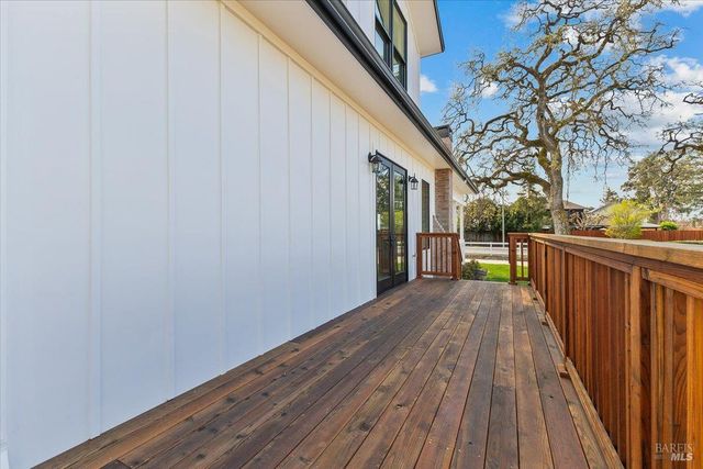 127 Pleasant Ave, Santa Rosa, CA 95403