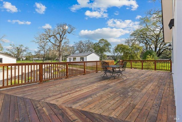 127 Pleasant Ave, Santa Rosa, CA 95403