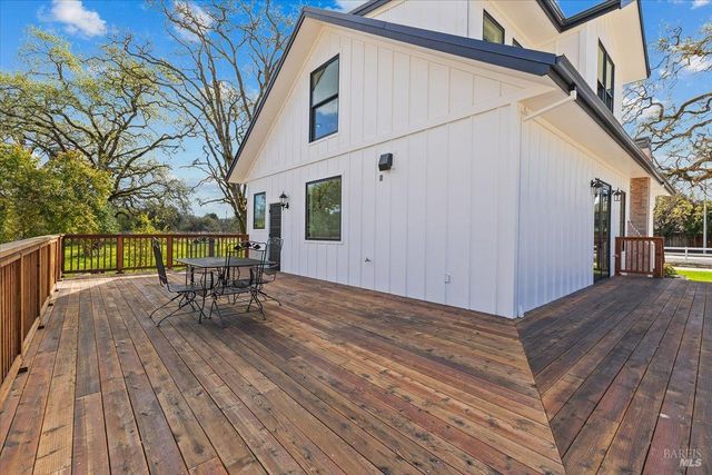 127 Pleasant Ave, Santa Rosa, CA 95403