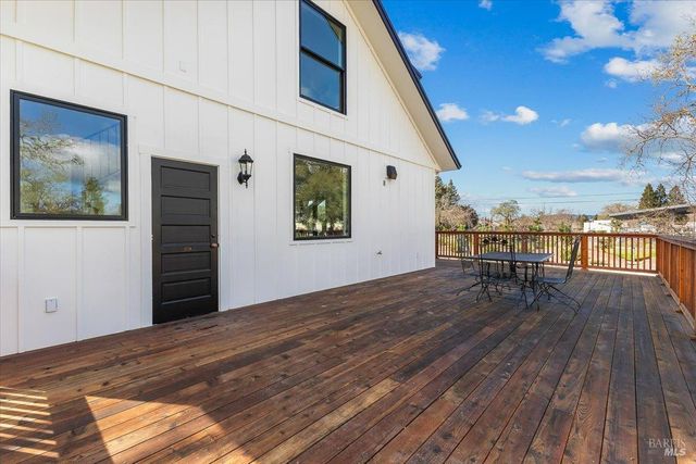 127 Pleasant Ave, Santa Rosa, CA 95403