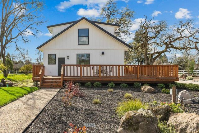 127 Pleasant Ave, Santa Rosa, CA 95403