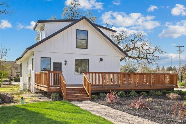 127 Pleasant Ave, Santa Rosa, CA 95403