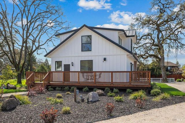 127 Pleasant Ave, Santa Rosa, CA 95403