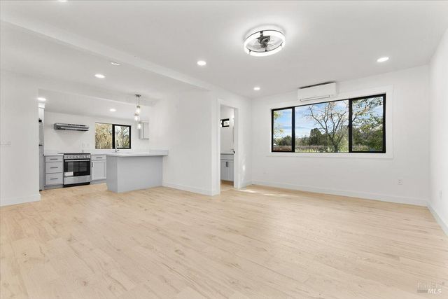 127 Pleasant Ave, Santa Rosa, CA 95403