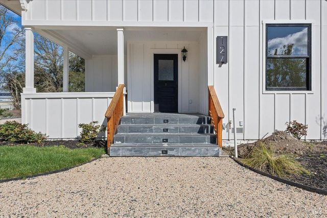 127 Pleasant Ave, Santa Rosa, CA 95403