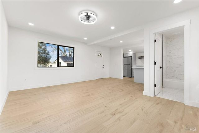 127 Pleasant Ave, Santa Rosa, CA 95403