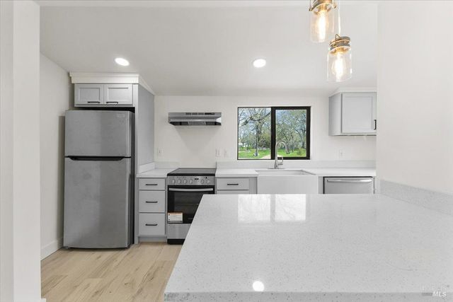 127 Pleasant Ave, Santa Rosa, CA 95403