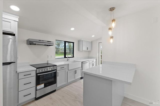 127 Pleasant Ave, Santa Rosa, CA 95403