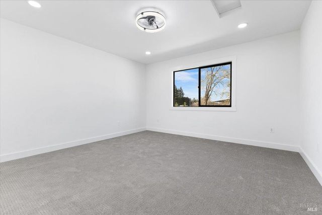 127 Pleasant Ave, Santa Rosa, CA 95403