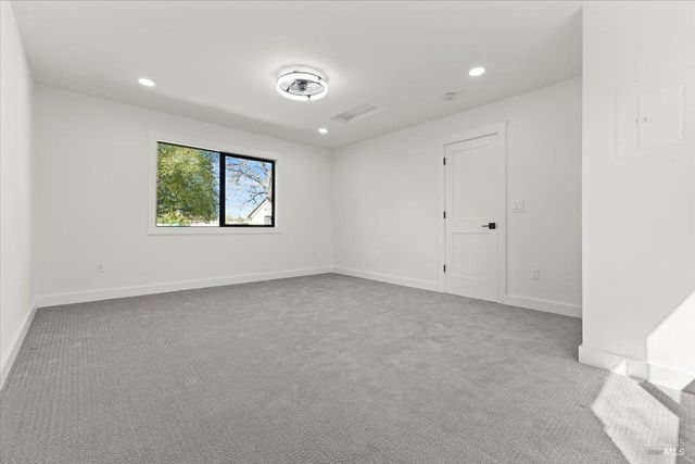 127 Pleasant Ave, Santa Rosa, CA 95403