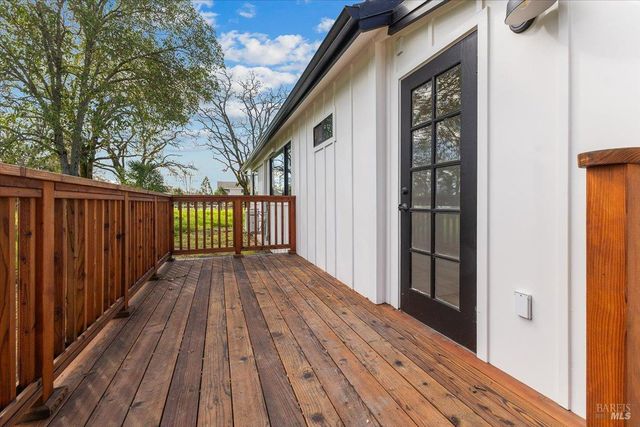 127 Pleasant Ave, Santa Rosa, CA 95403